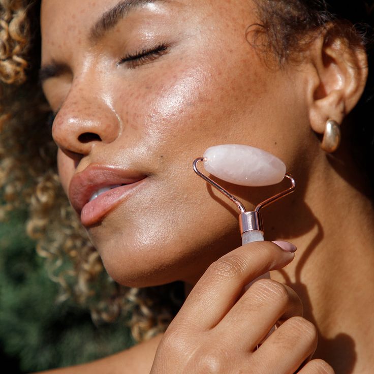Rose quartz Facial roller